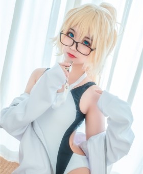 【麻豆app官网版】夜话绵绵：记录下明星私会时那段低语中的柔情细节