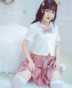 【麻豆app官网独家揭秘】午夜时分的秘密聚会：屏幕背后那一抹撩人低语引燃欲望
